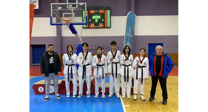 OKULLARARASINDA MADALYALARI TOPLADIK