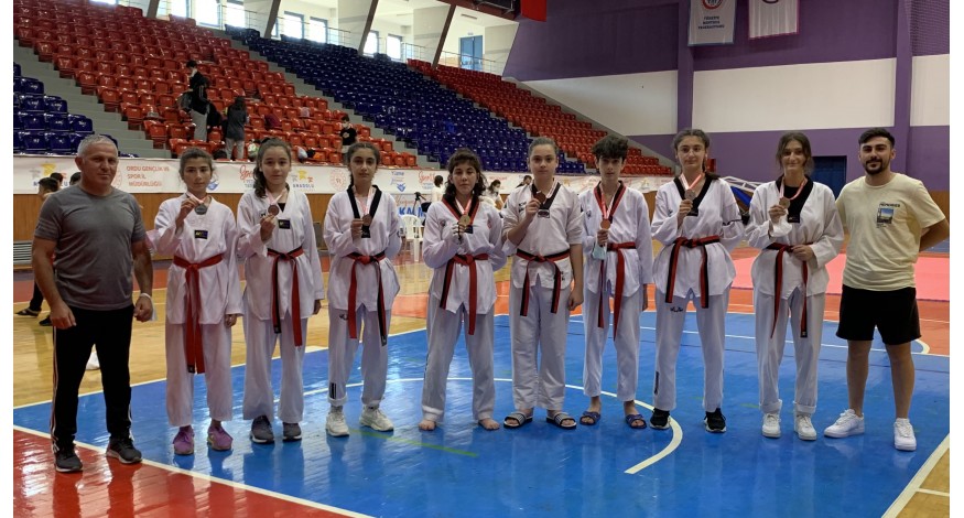 YILDIZLARIMIZ MADALYALARI TOPLADI