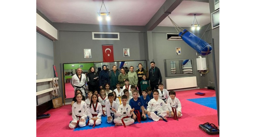 DEĞERLİ VELİLERİMİZDEN ÖĞRETMENLER GÜNÜ SÜRPRİZİ